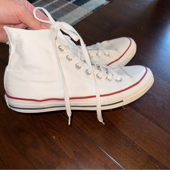 Converse Chuck Taylor Unisex White High-Tops with Red and Blue Details M9 W11 - Picture 3 of 9